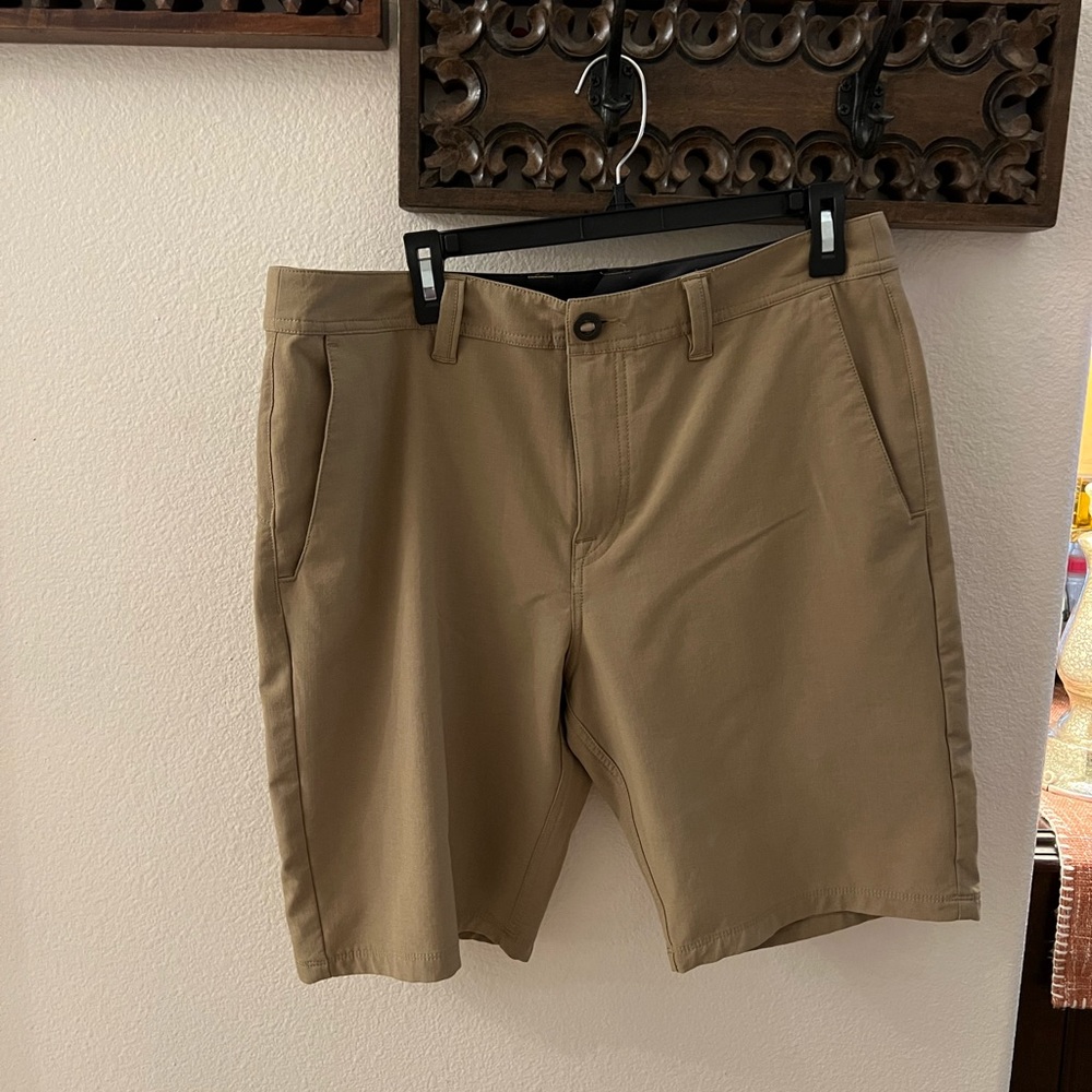 Volcom Mens surf & turf ! Size 34